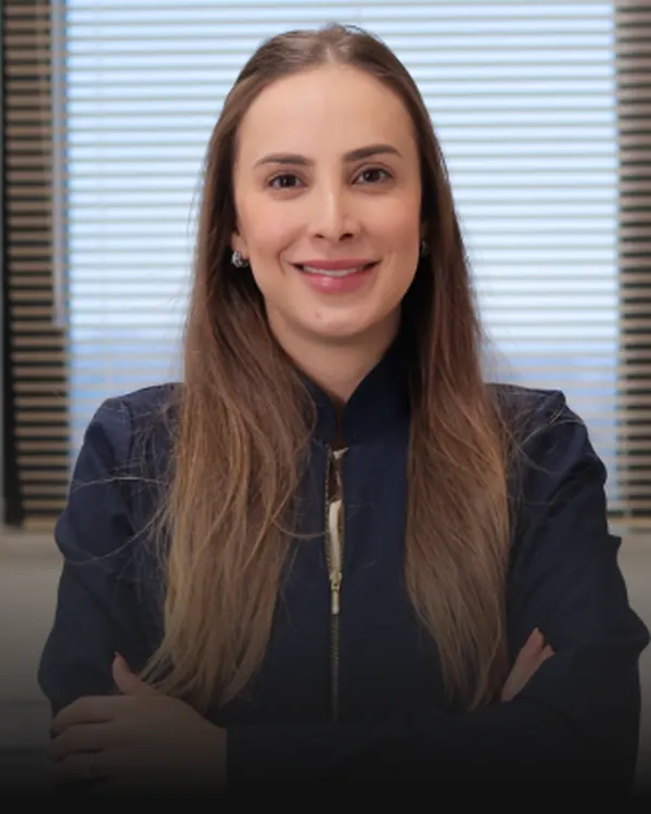 Dra. Larissa Cintra